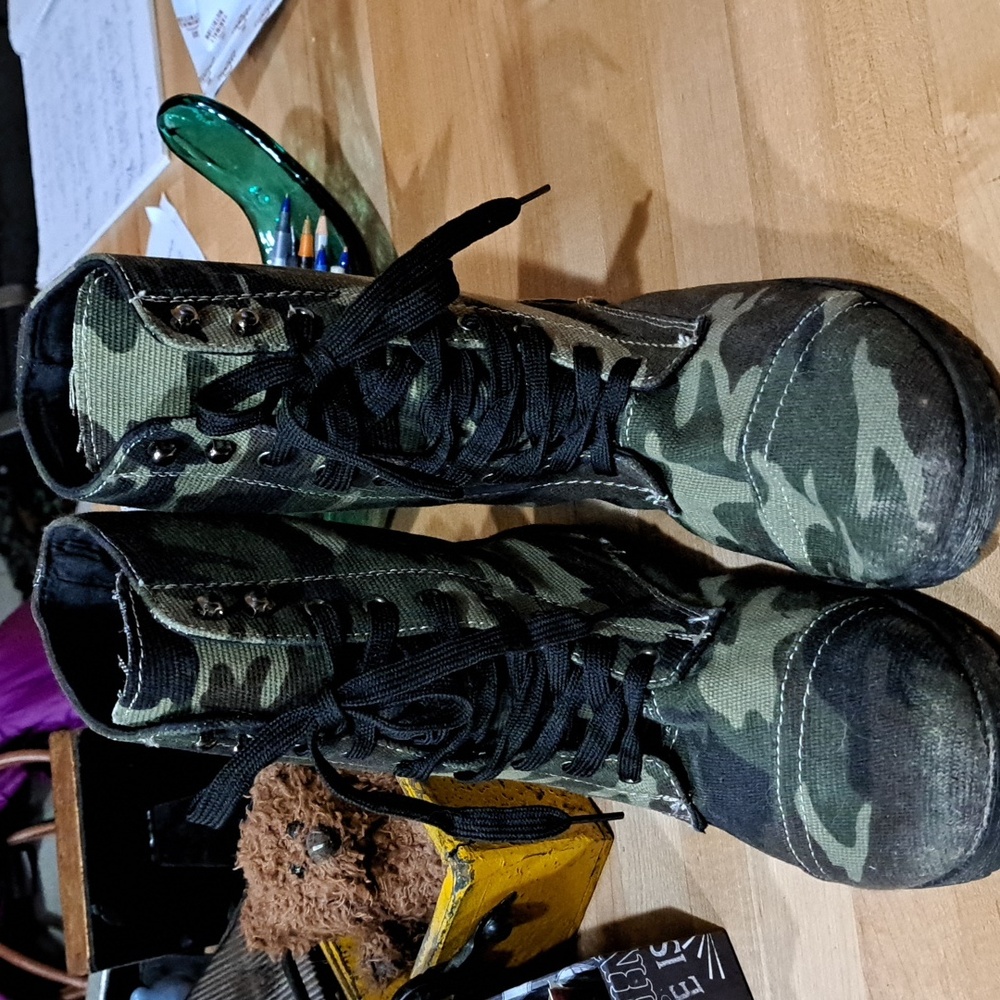 Carbon Elements Canvas Boots